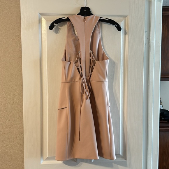 Dusty pink halter mini dress by BCBG - Picture 2 of 3